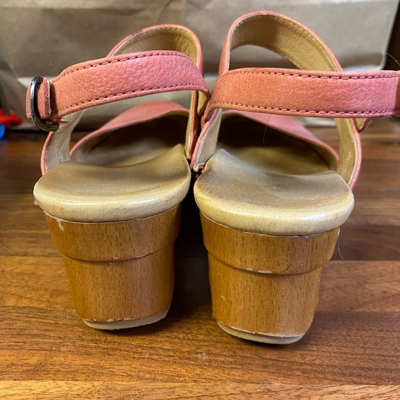 Dansko Taci Wedge Milled Red Cut-out Leather Boho Comfort Sandals size 41 EU - Picture 6 of 11